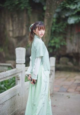 欧美美女萨克斯演奏_BD韩语免费播放